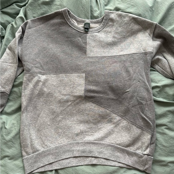 Target Wild Fable Crewneck - Picture 1 of 3